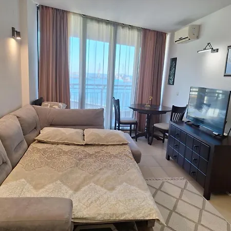 марина сити 407c Апартамент Балчик